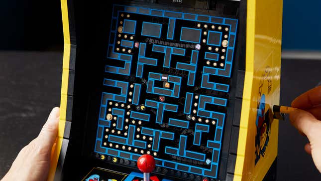A close-up of the Lego Pac-Man Arcade Machine Set's screen, revealing the underlying mechanisms.