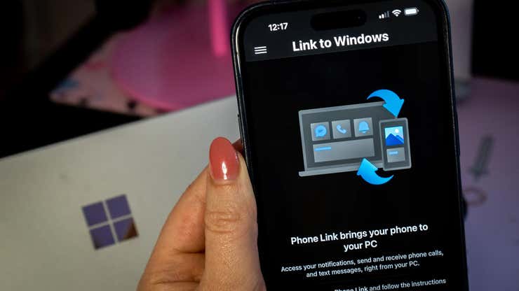Image for Windows 11 Now Has Its Own Version of Airdrop for iPhone to PC Transfers